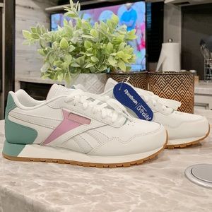 NWT unique colored Reebok Classics size 8